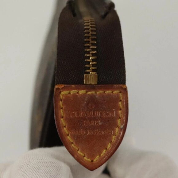LOUIS VUITTON Monogram Posh Toilette 15 Pouch - Picture 8 of 16